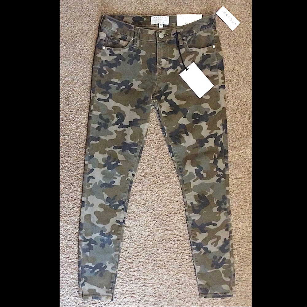 NWT Kendall & Kylie Camo Skinny Jeans size 25